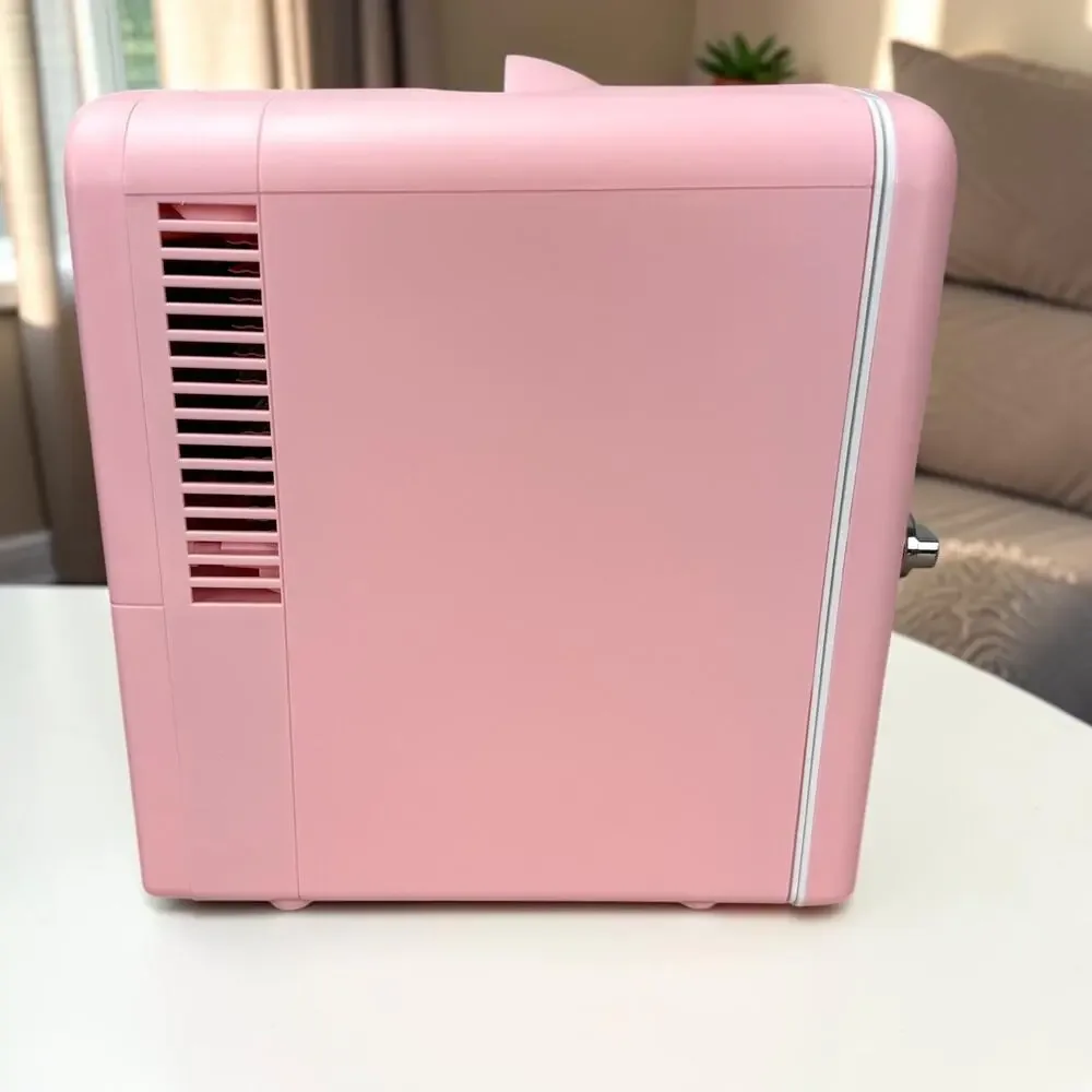 Frigidaire Retro Mini Personal Skincare Fridge Pink 6 Can Portable Cooler Dorm